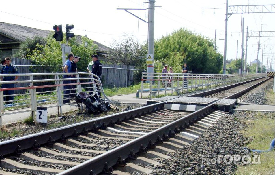 В Камешковском районе поезд переехал мотоциклиста, пытавшегося проскочить