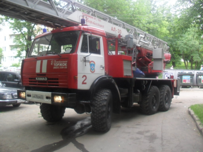 Из-за пожара на улице Чайковского эвакуировали 6 человек