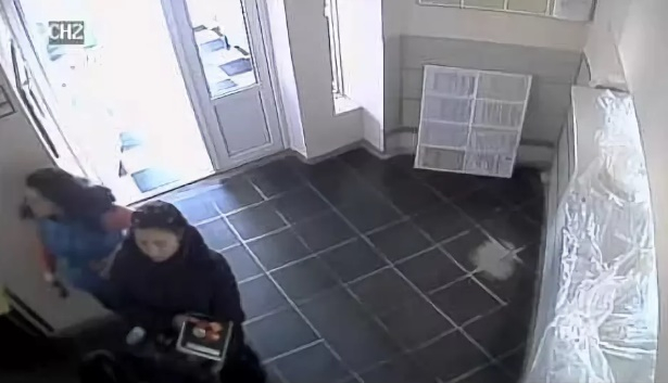 Во владимирском кафе девушка совершила дерзкое ограбление прямо на глазах очевидцев