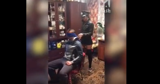 Новости России: сестра подарила брату стриптиз на глазах у детей и родителей (видео)