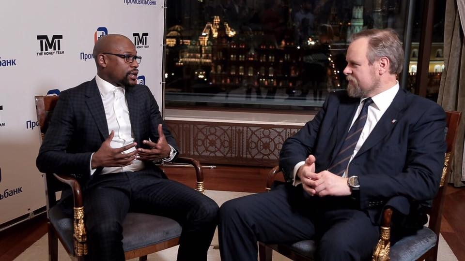 Легендарный боксёр Флойд Мейвезер открыл счёт в Промсвязьбанке