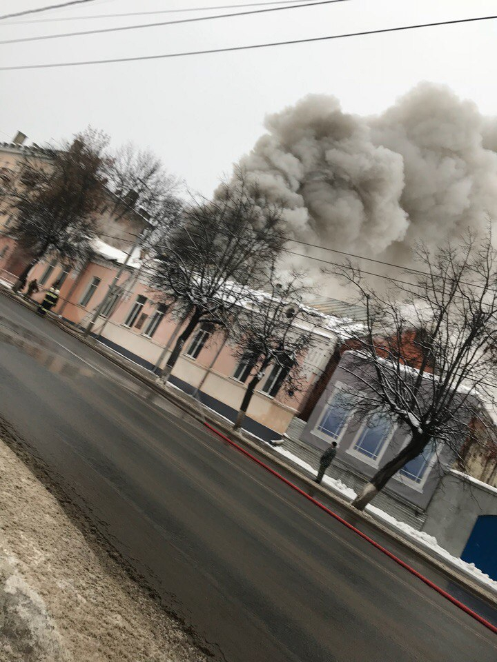 Крупный пожар на Большой Нижегородской парализовал движение в городе