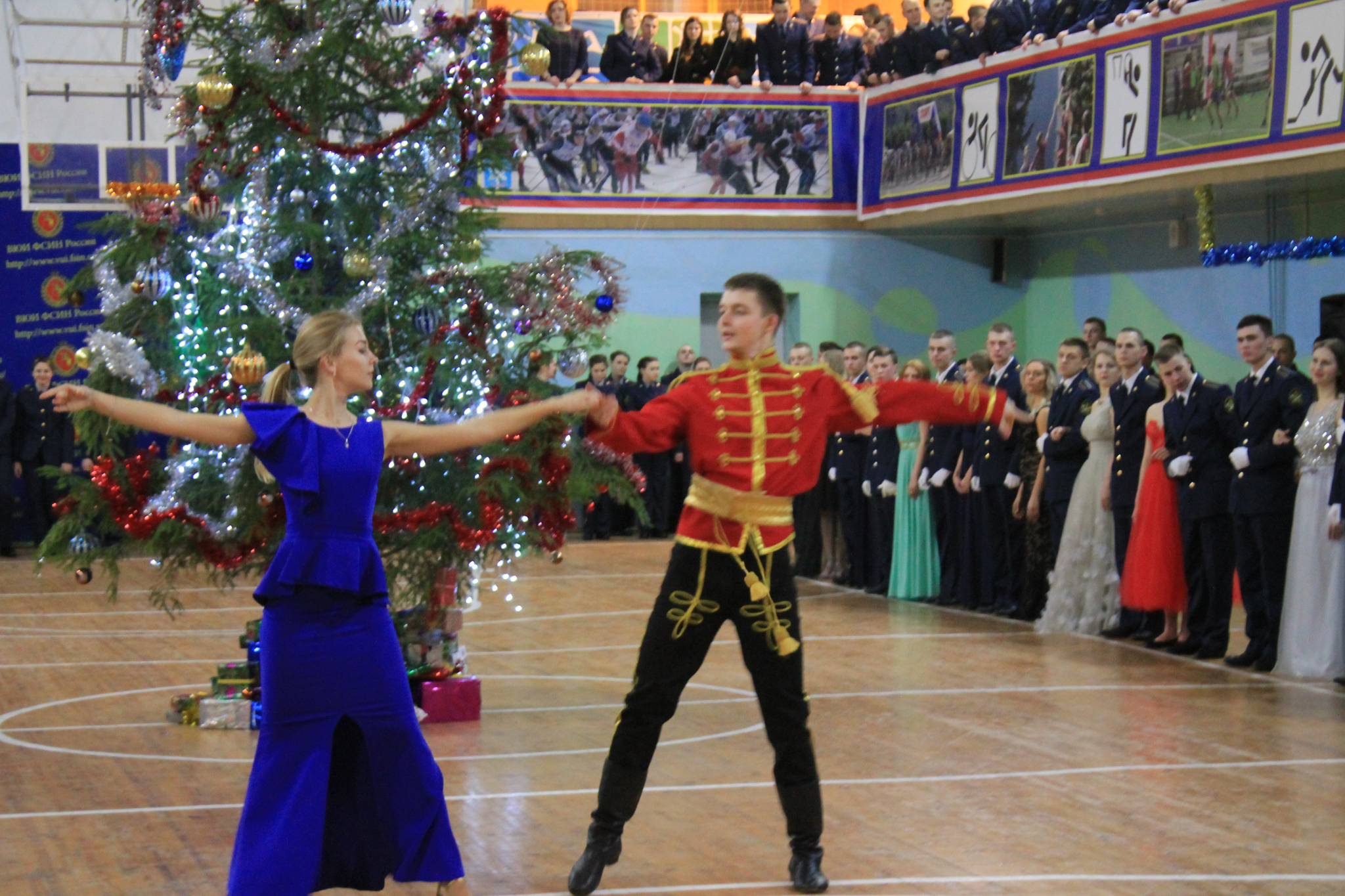 Владимирский юридический институт отметил Новый год пышным балом