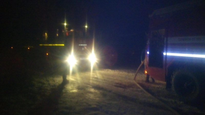 В Энергетике 12 человек тушили хоз постройки