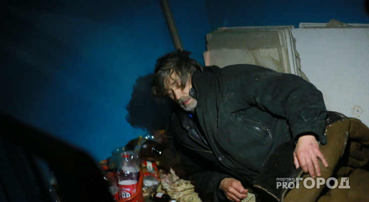 Жильцов дома в центре Владимира атакуют бомжи