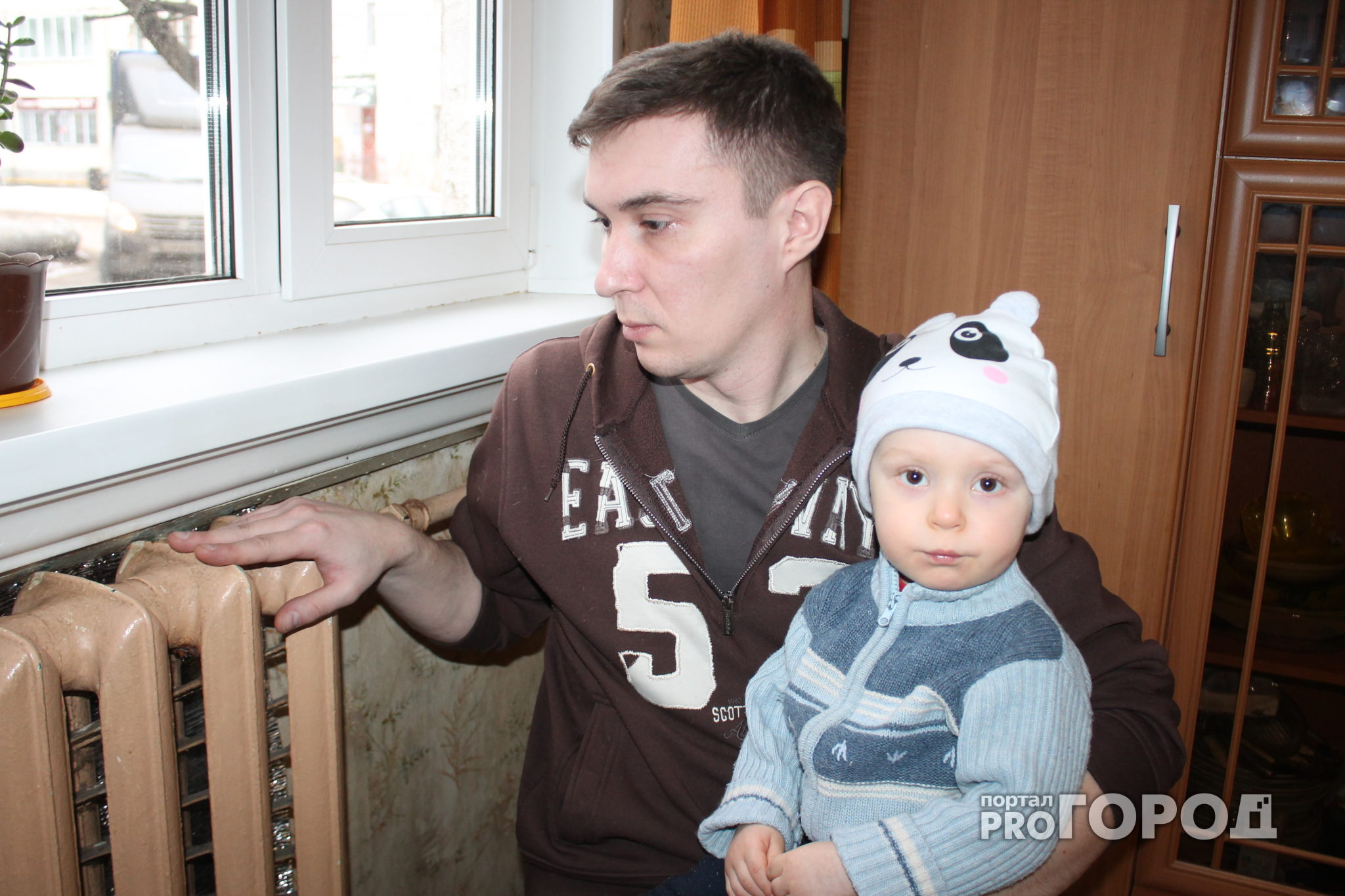 Во Владимире семья с маленьким ребенком мерзнет в собственной квартире