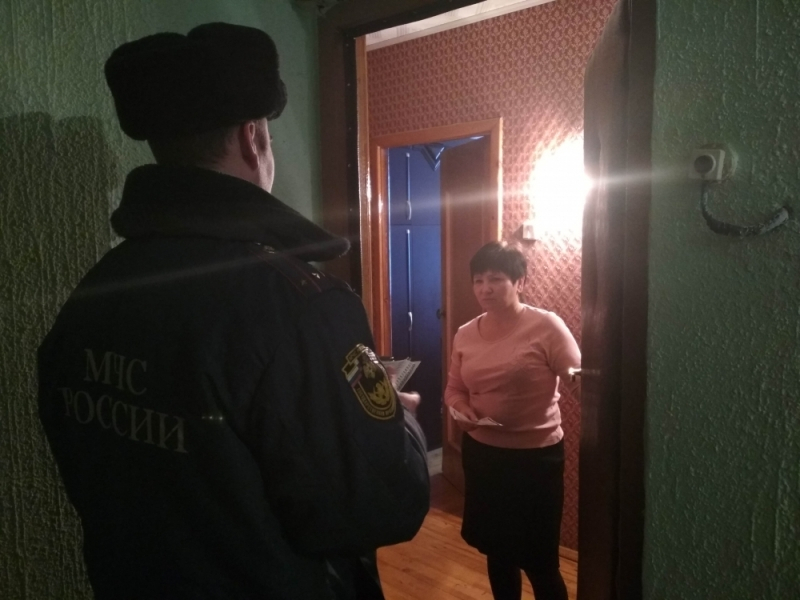 Жителей многоэтажки на Безыменского проинспектировали пожарные