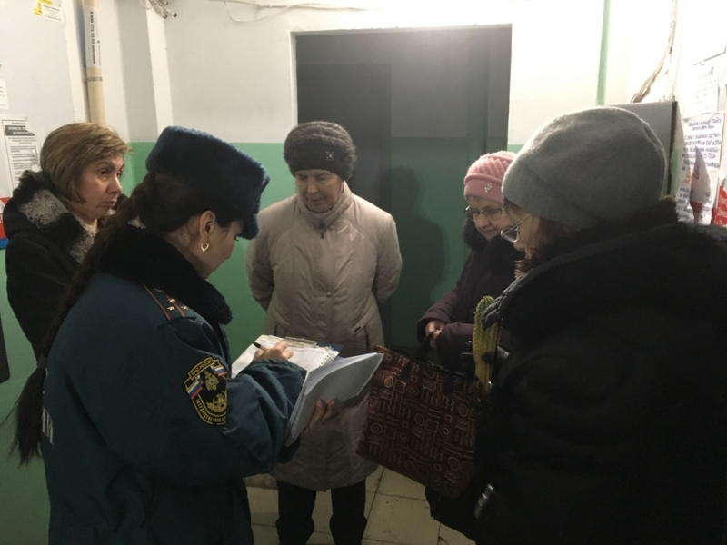 Сотрудники МЧС вызвали на разговор жителей улицы Юбилейной