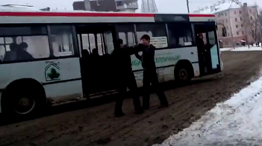В центре Владимира подрались водители общественного транспорта (видео)