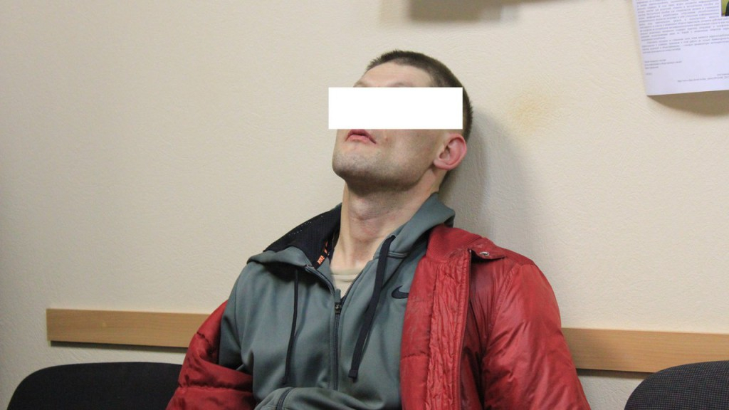 Гусевчанина со странным пакетиком в руках задержали полицейские