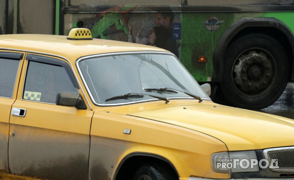 В Александрове пассажир набросился на таксиста и пытался задушить