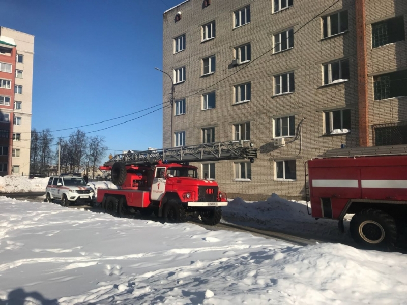 Во Владимире в многоэтажке на улице Мопра произошел пожар