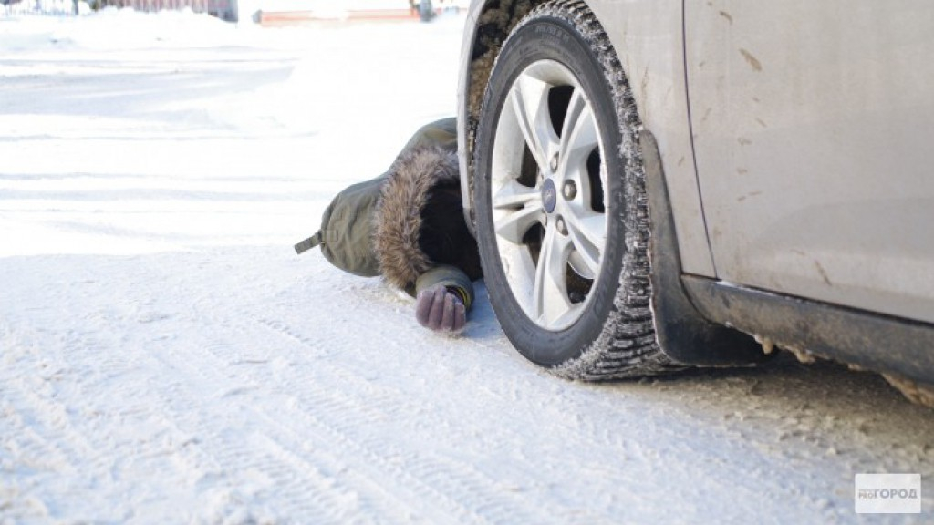 На Рокадке иномарка сбила пешехода, решившего прошмыгнуть в неположенном месте