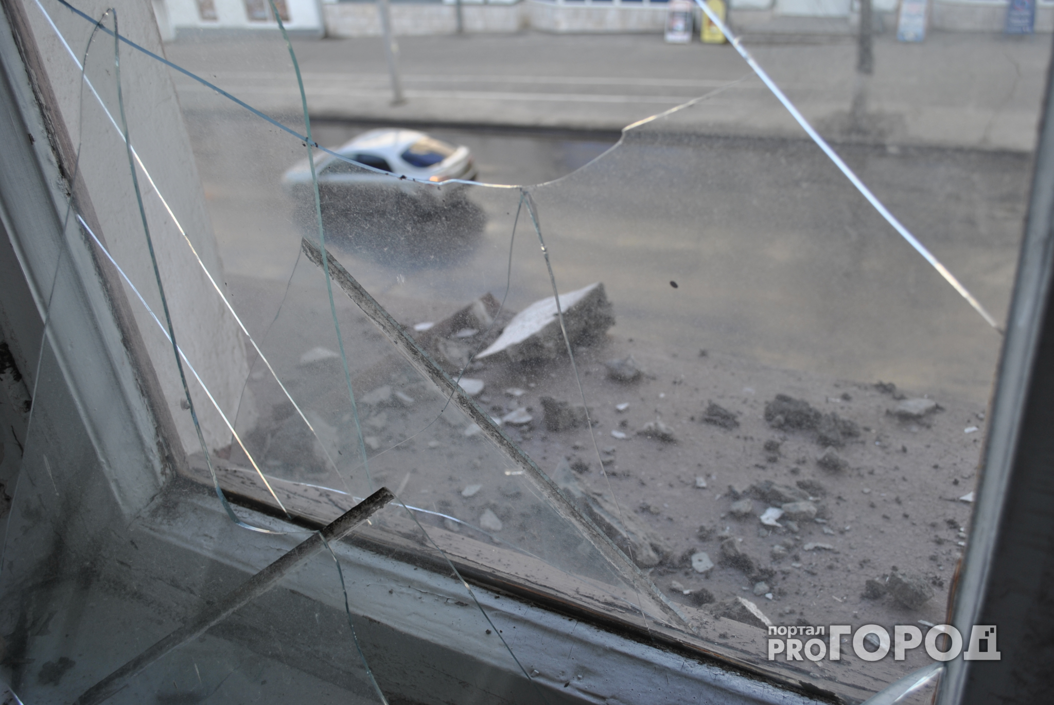 Житель Коврова разбил собственное окно гранатой