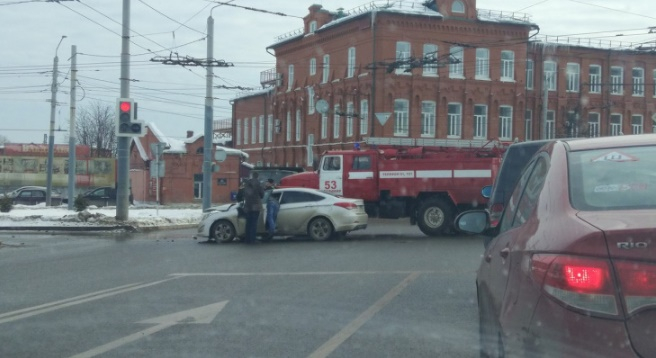 Во Владимире спасатели, спешившие на пожар, попали в ДТП