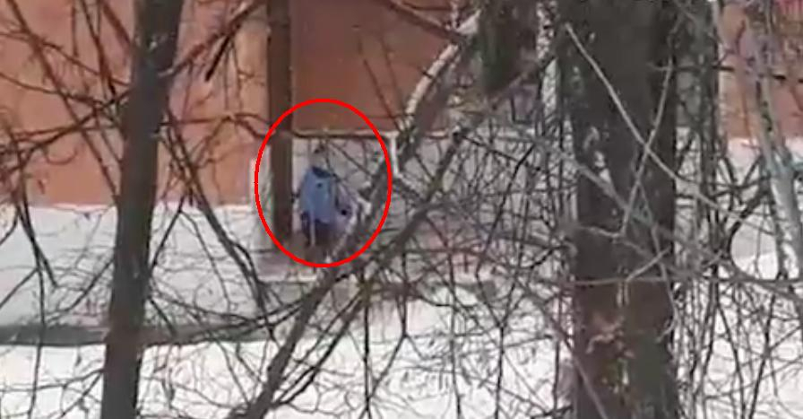 Воспитатели одного из детсадов Владимирской области забыли малыша на морозе (видео)
