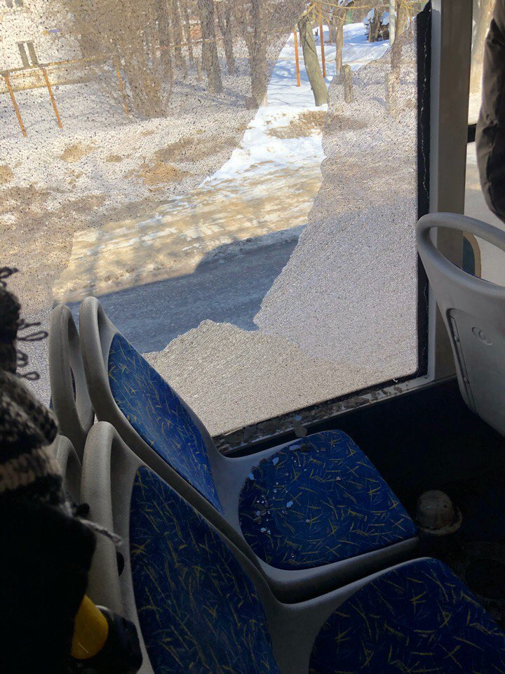 Во Владимире автобус разбился, наехав на ямку