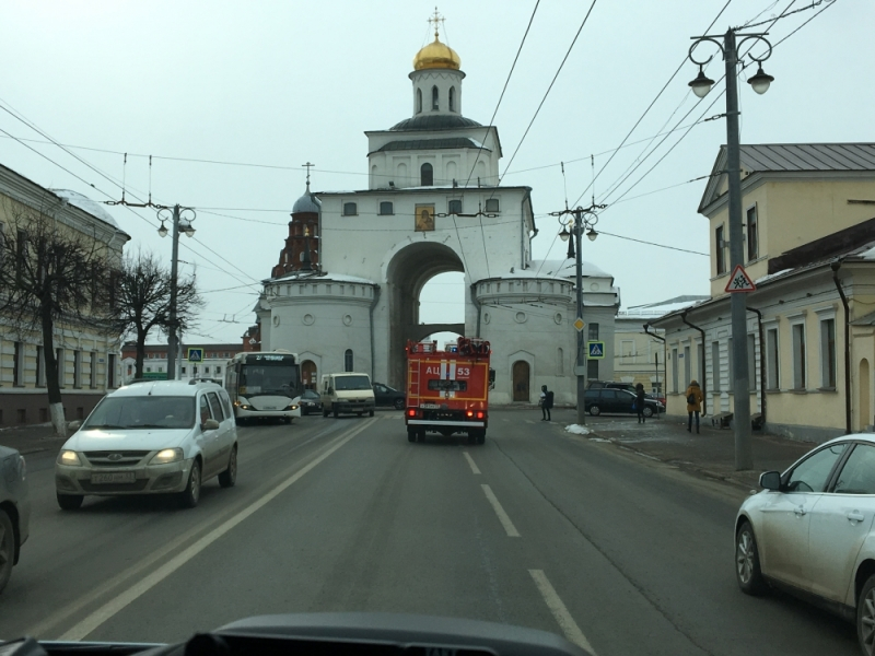 Во Владимире проверили, как охотно автомобилисты пропускают машину Скорой