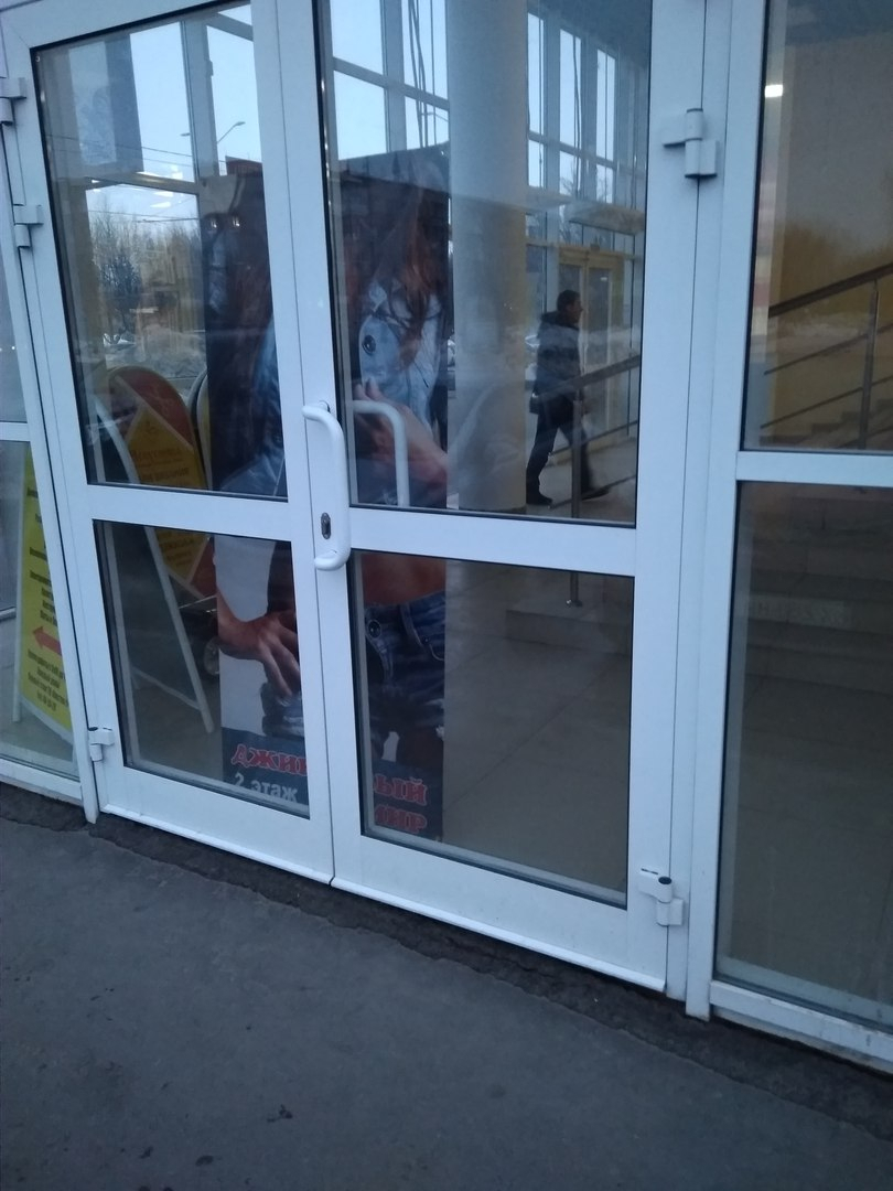 Горожанин: "Все пожарные выходы в наших ТЦ перекрыты!"