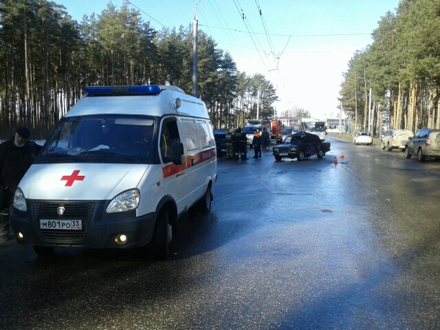 В Коврове такси с пассажирами попало в ДТП