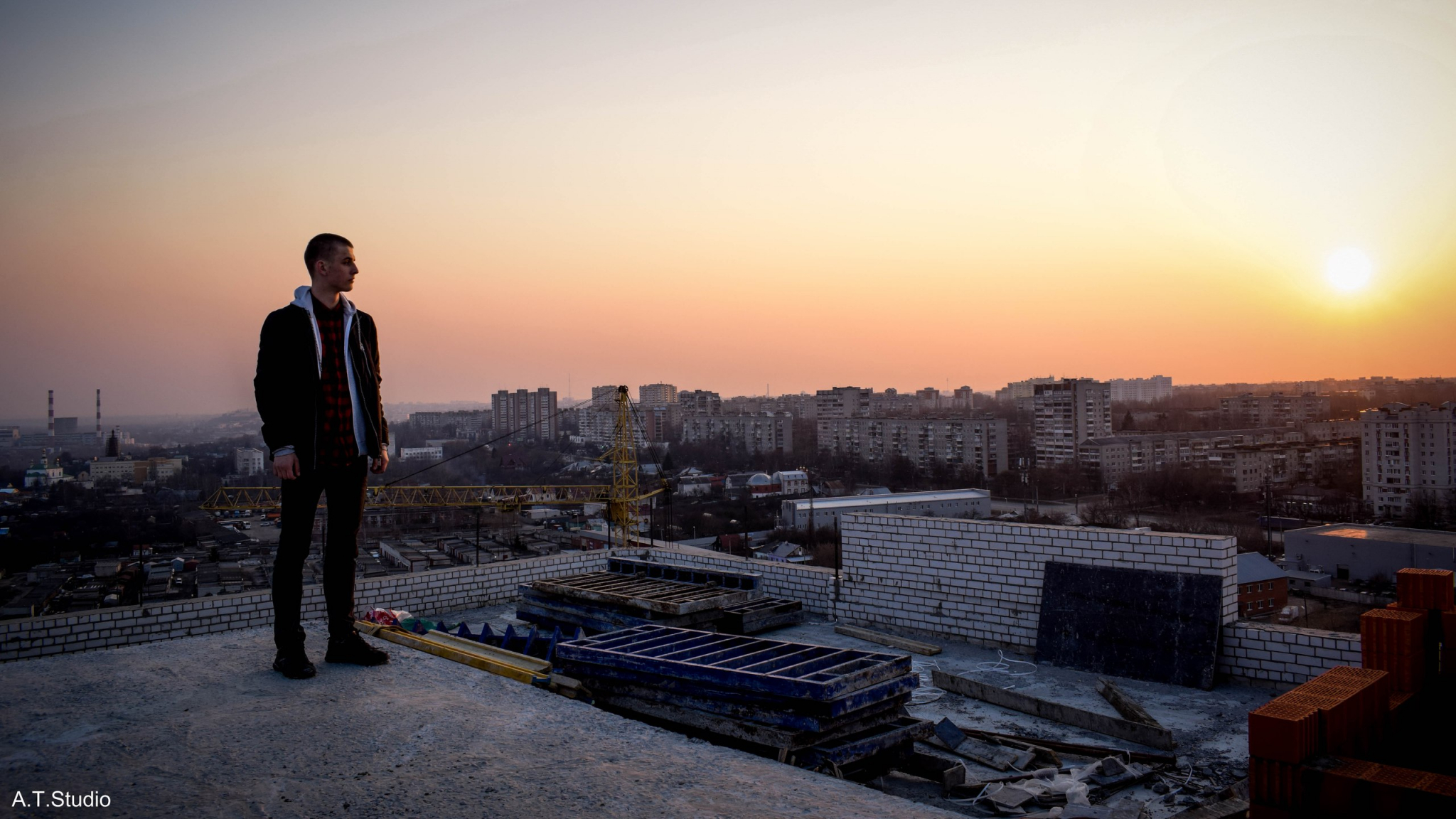Владимирский руфер поднялся на крышу строящегося ЖК "Добросельский" (фото, видео)