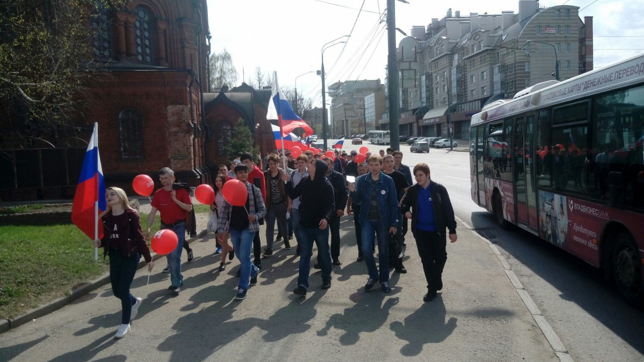 Десятки владимирцев вышли в центр города с лозунгом "Он нам не царь" (фото)