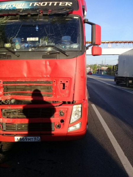 Под Покровом невнимательный водитель грузовика спровоцировал ДТП