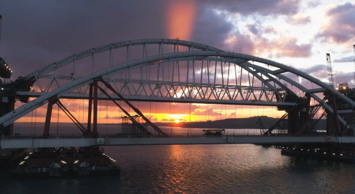 Автомобильное движение по Крымскому мосту запустят утром 16 мая