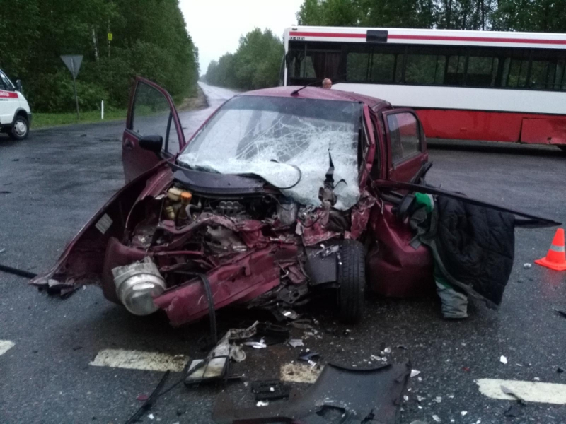 Стали известны подробности аварии с участием автобуса в Камешковском районе