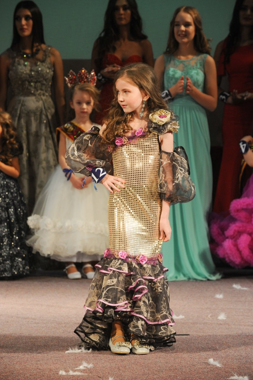 Юная жительница Александрова стала "Мисс Вселенной"