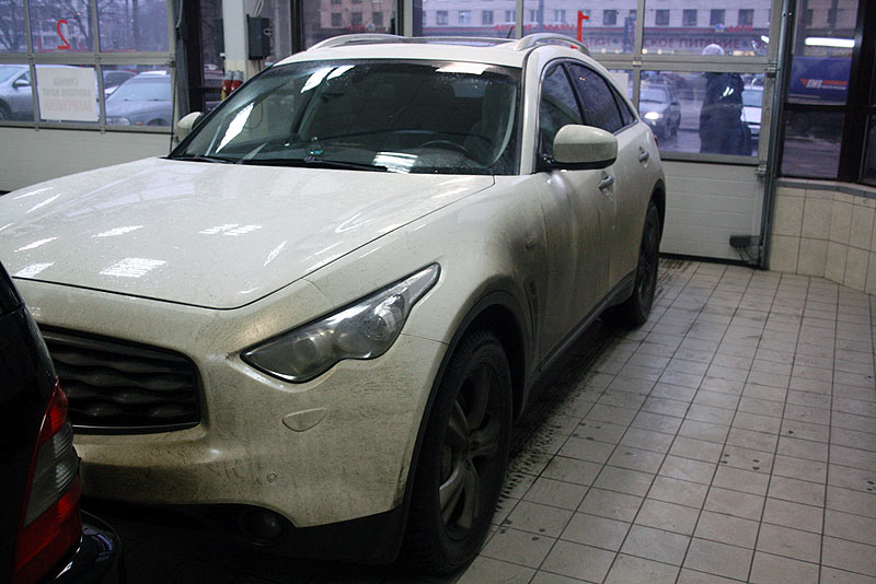 Отец-одиночка угнал из автосалона "Инфинити", продал в Казани и пожаловался в полицию Вязников