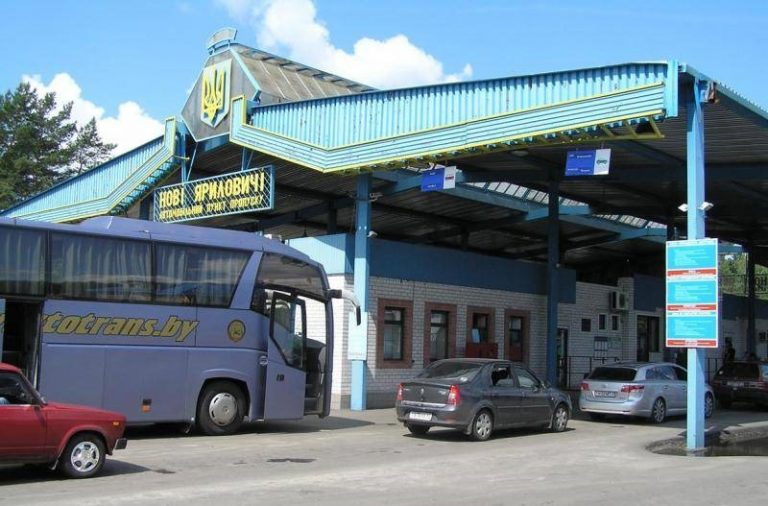 Владимирским футбольным фанатам запретили въезд на территорию Украины