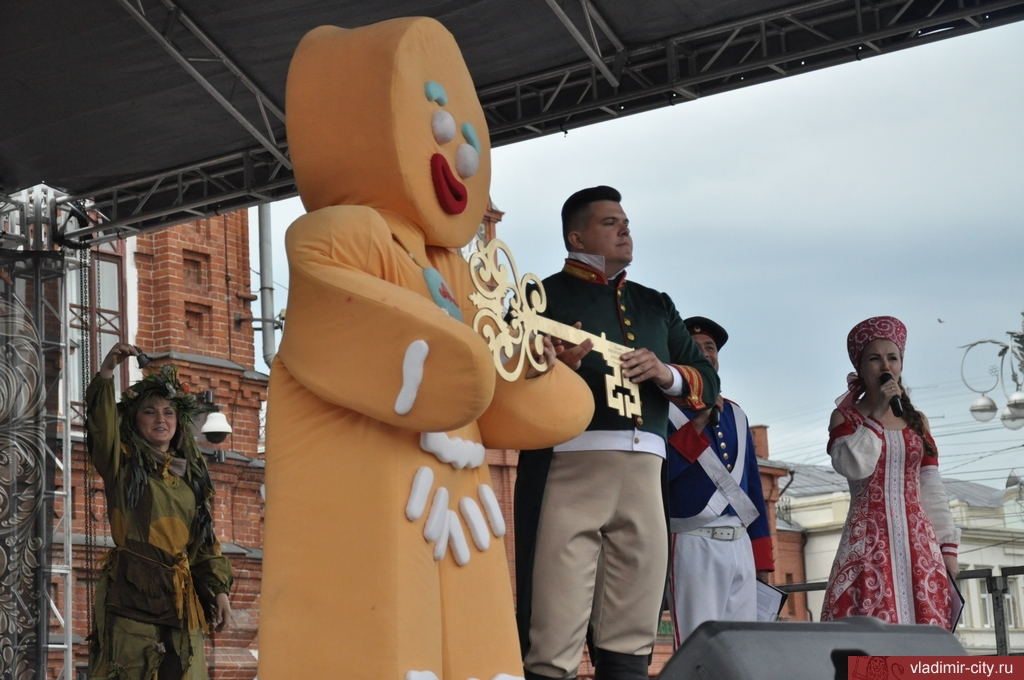 Владимирцы участвуют в межрегиональном фестивале «День пряника» (фото)