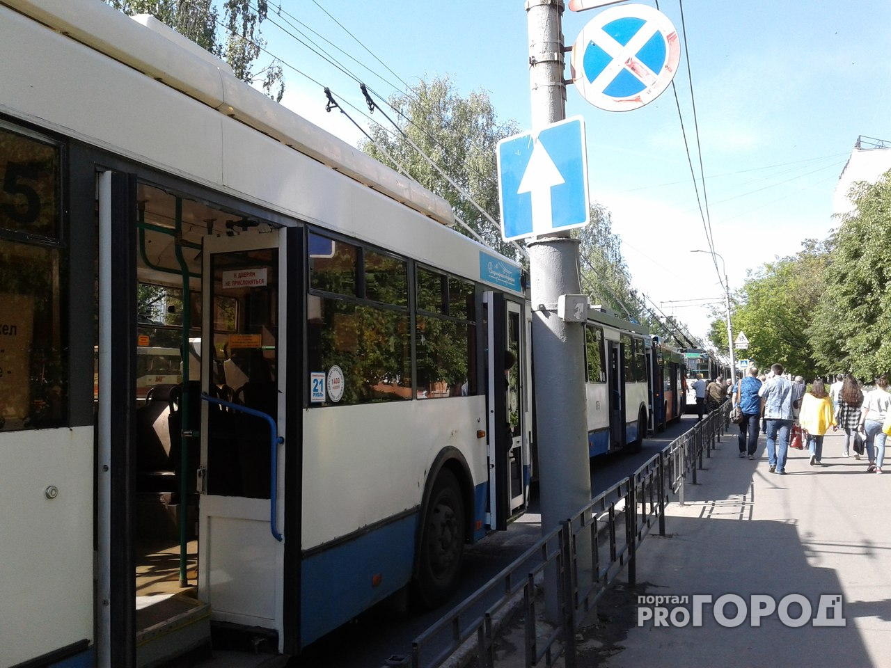 На Всполье образовалась пробка из троллейбусов