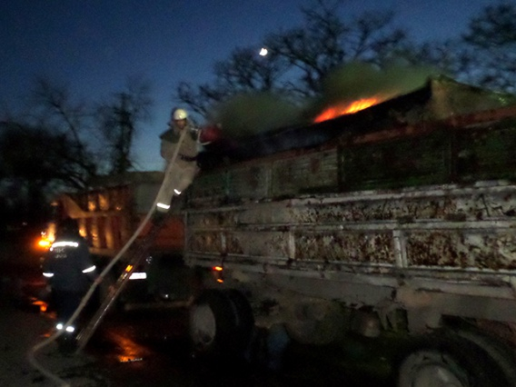 На трассе в Камешковском районе загорелся прицеп "Камаза"