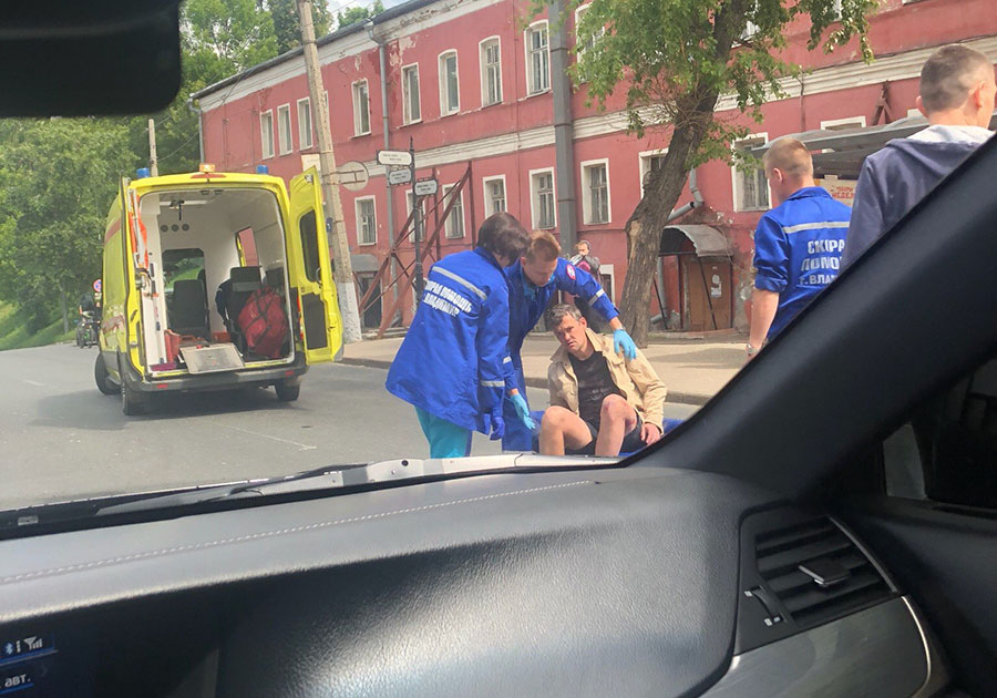 Сбил и прокатил на капоте: во Владимире пешеход стал жертвой неадекватного водителя