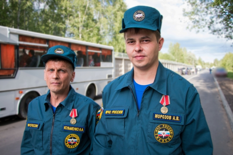 Владимирскому пожарному вручили медаль за спасение женщины с 2-летним ребенком