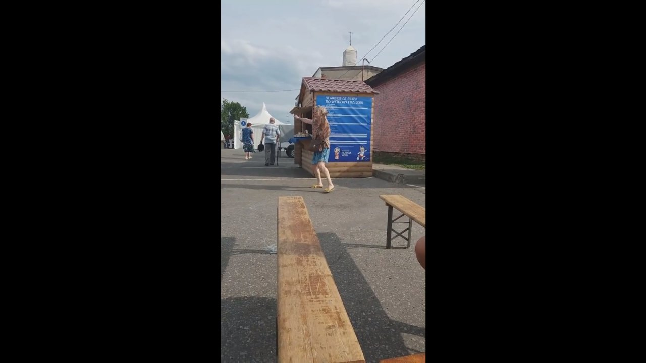 Позитивная женщина исполнила танец на Георгиевской (видео)