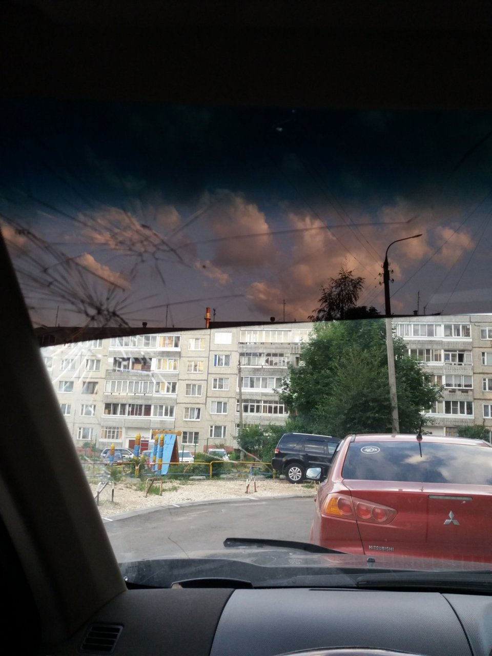Неизвестный обстреливает автомобили из пневмата во Владимире