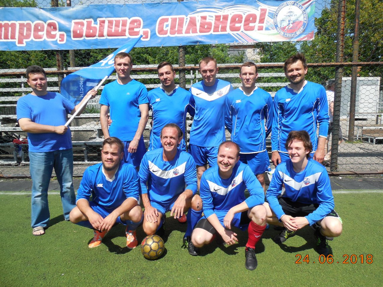 Между владимирскими агентствами недвижимости состоялся напряженный футбольный матч