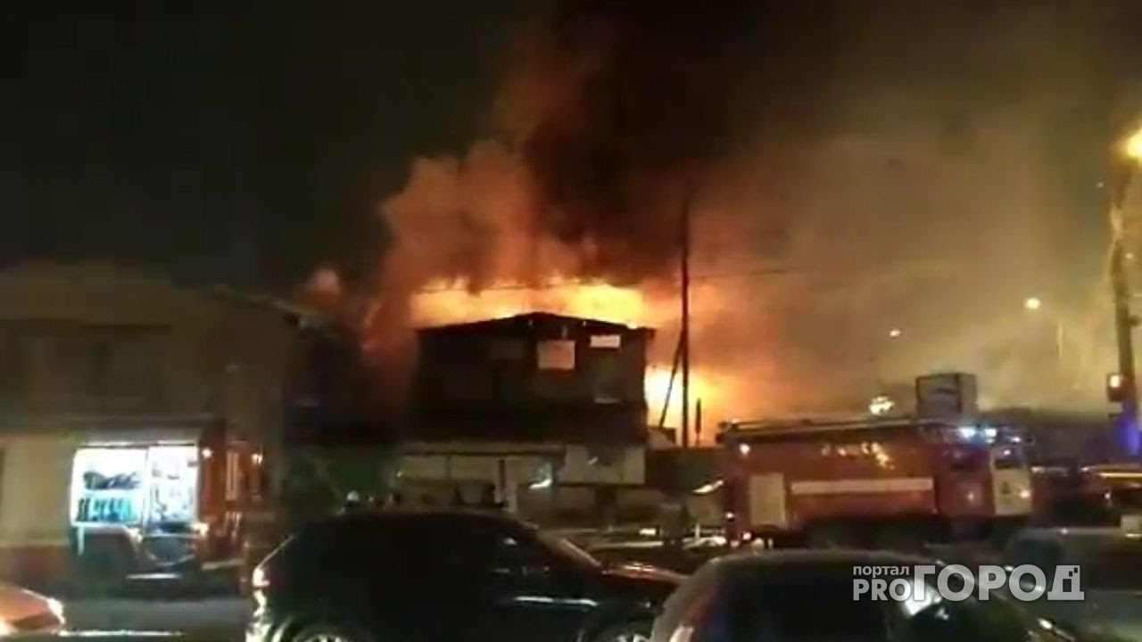 В Коврове сегодня ночью сгорел огромный автосервис