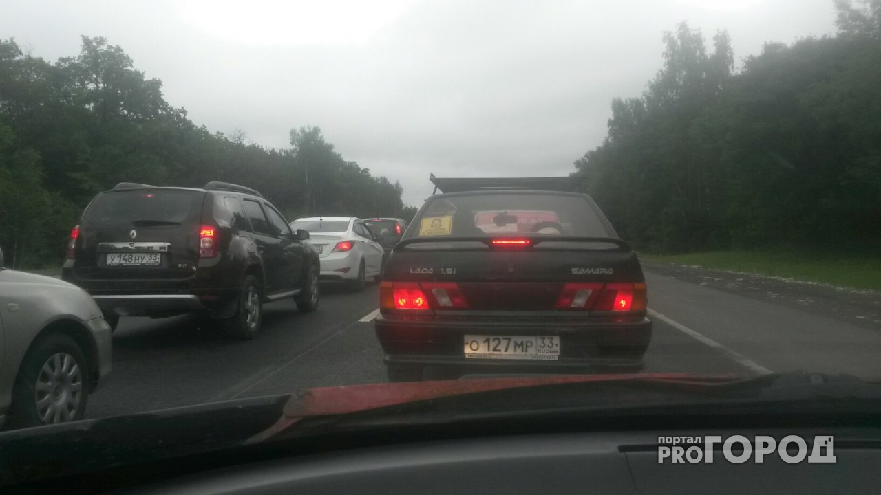 На въезде во Владимир образовалась пробка из-за ремонта дороги