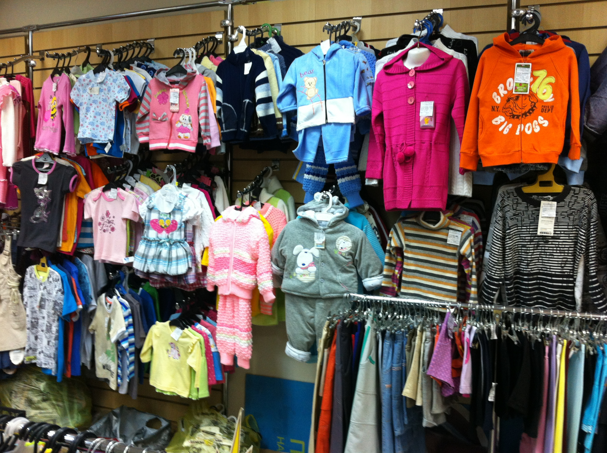 Во владимирских магазинах продают детскую одежду неизвестного состава