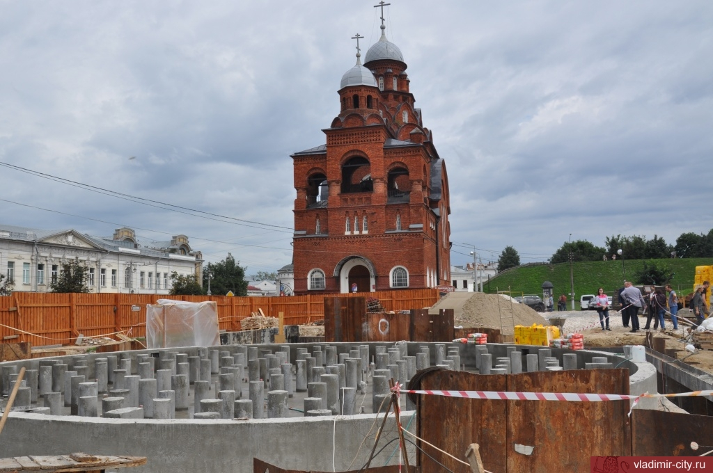 Фонтан на Театральной площади будет сродни Петергофскому