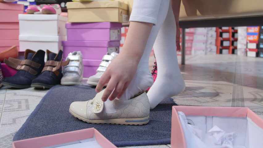 Как выбрать детскую обувь, чтобы хватило на год?