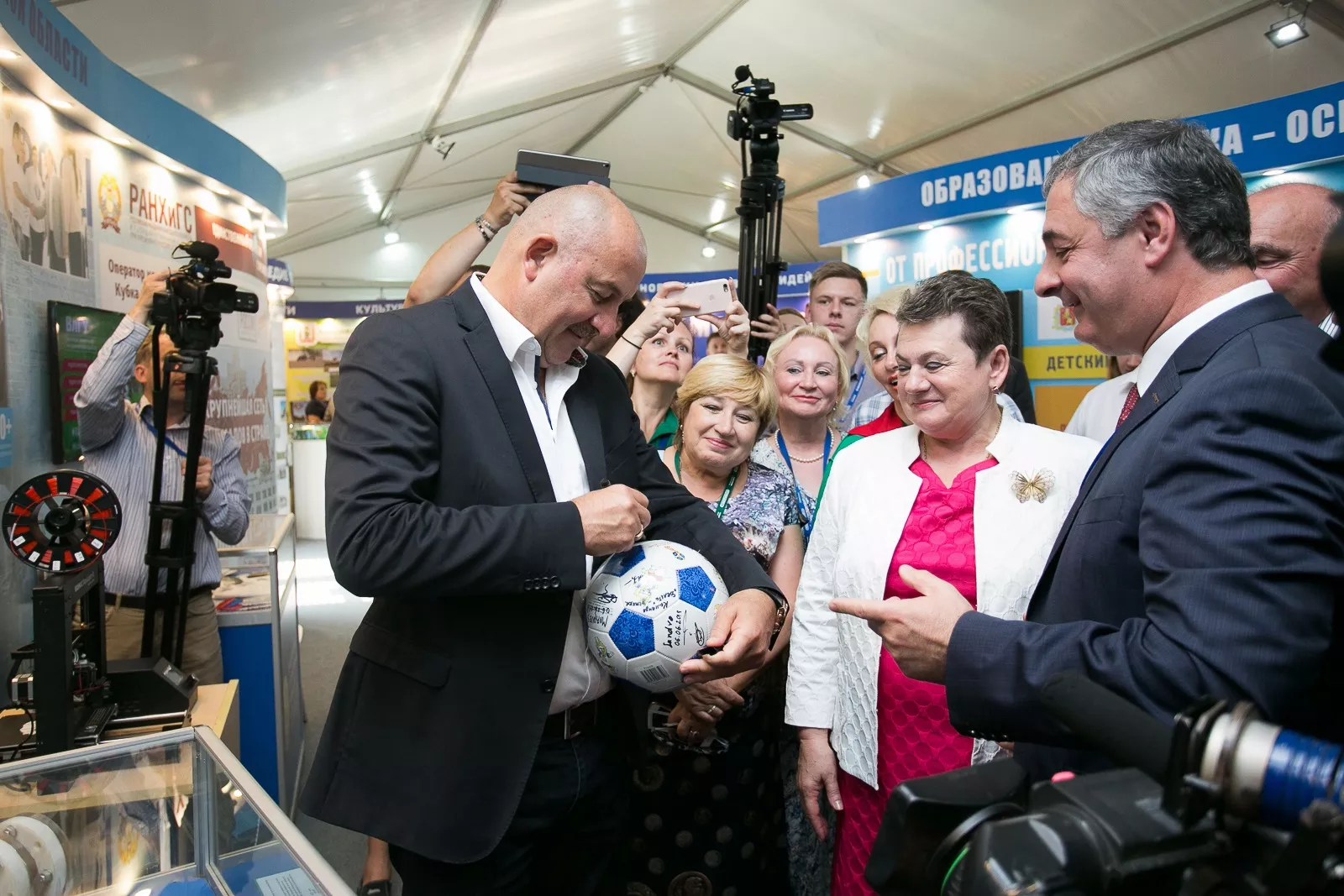 Фото к статье: Черчесов: "У владимирских ребят есть все возможности попасть в сборную страны"