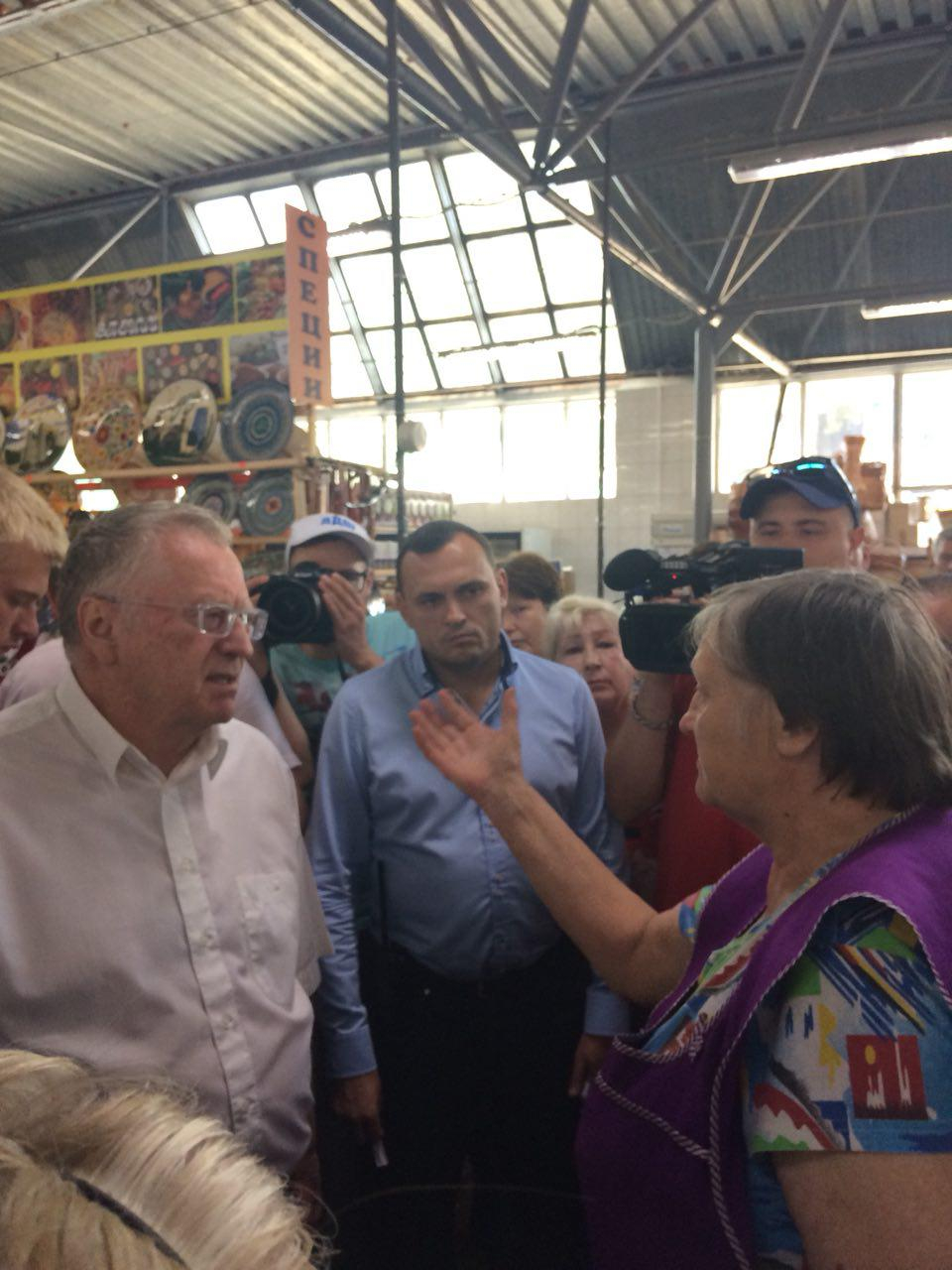 Владимир Жириновский посетил владимирский рынок и пообщался с горожанами (фото, видео)