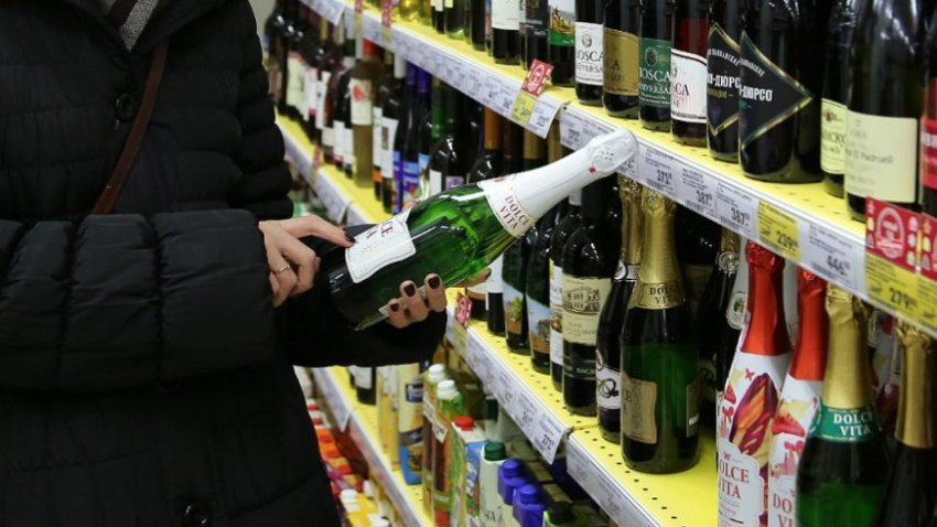 С полок российских магазинов могут убрать алкоголь