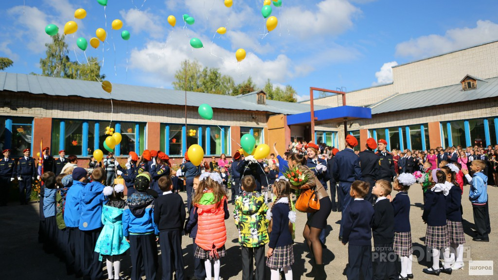 Половины российских родителей испытывают финансовые трудности из-за 1 сентября