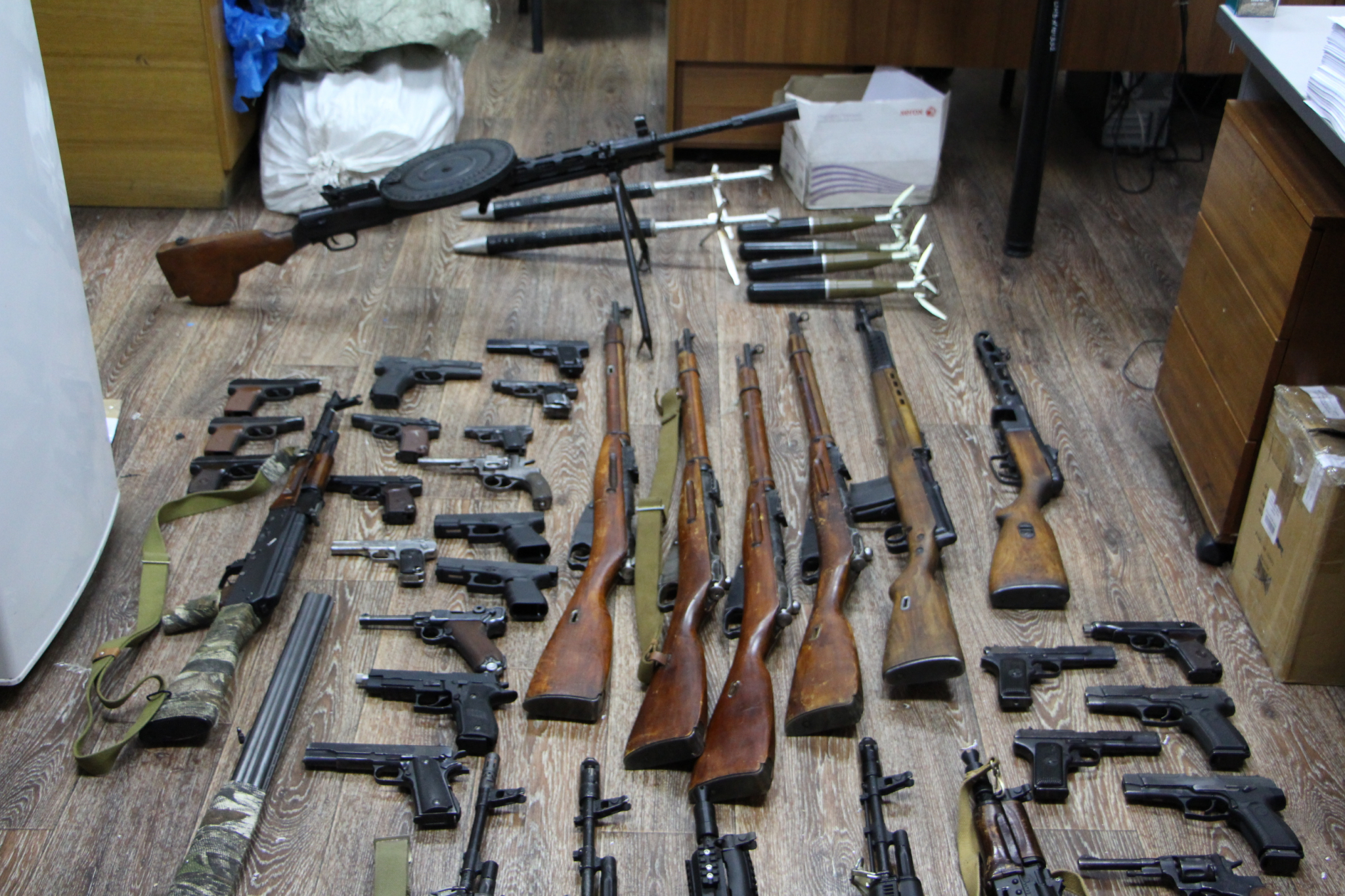 Под Владимиром обнаружены более 70 единиц подпольного" оружия"